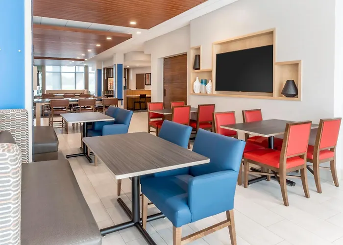 Holiday Inn Express & Suites - Milwaukee West Allis By Ihg