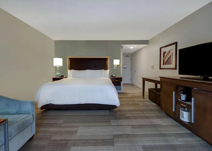 Hampton Inn & Suites Milwaukee West